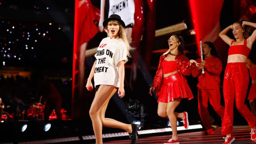 taylor-swift-gave-kobe-and-vanessa-bryant’s-daughter-her-‘red’-era-fedora