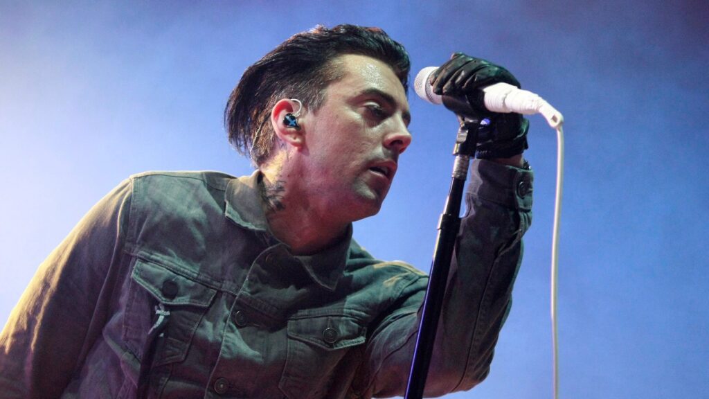 lostprophets-singer-and-convicted-pedophile-ian-watkins-stabbed-in-prison