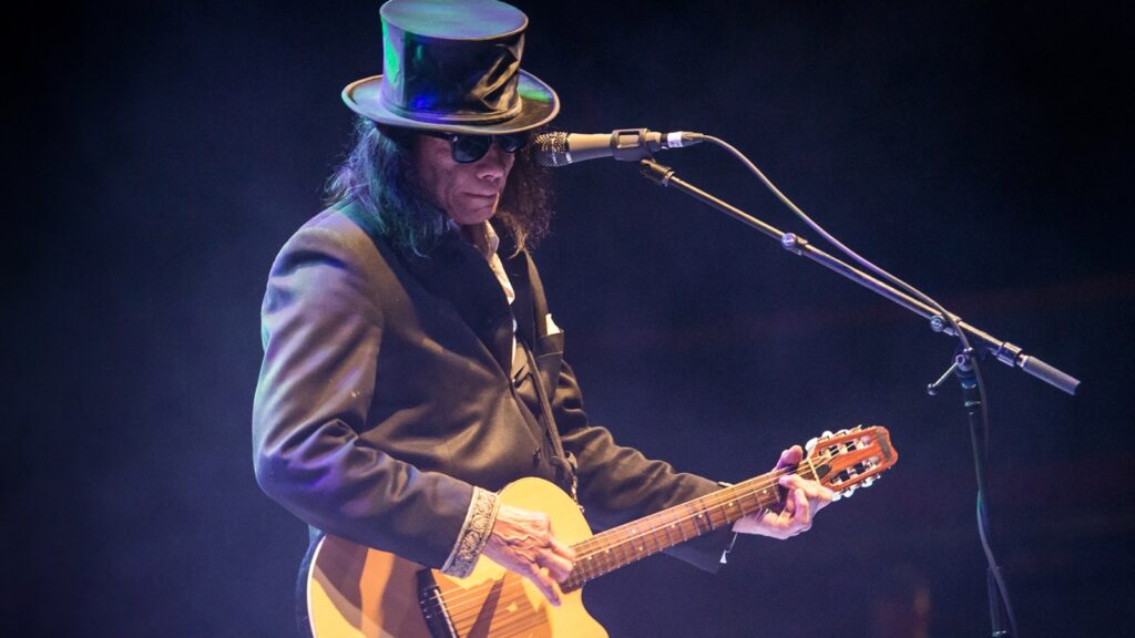 rodriguez,-obscure-rocker-rediscovered-by-‘searching-for-sugar-man,’-dead-at-81