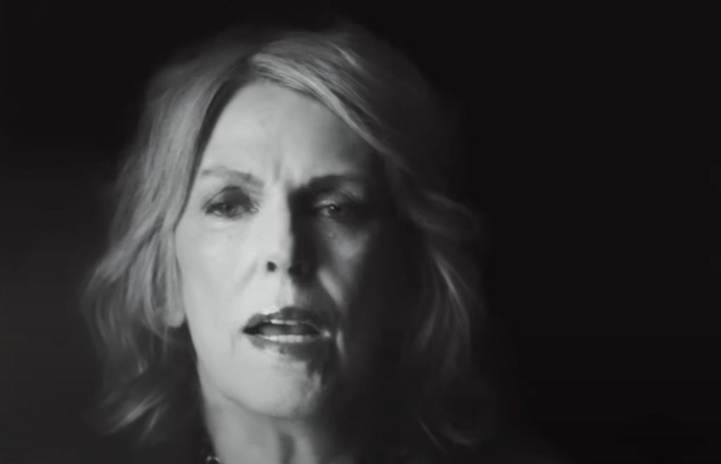 lucinda-williams-gets-nostalgic-in-cinematic-video-for-‘rock-n-roll-heart’