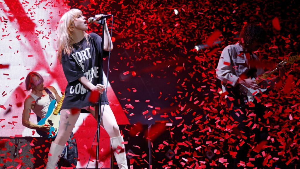 paramore-cancels-remaining-north-american-tour-dates-as-hayley-williams-battles-lung-infection