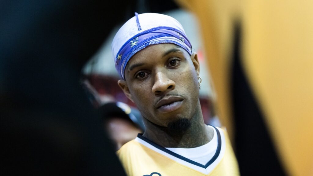 tory-lanez-after-10-year-sentence-for-megan-thee-stallion-shooting:-‘i-refuse-to-apologize’