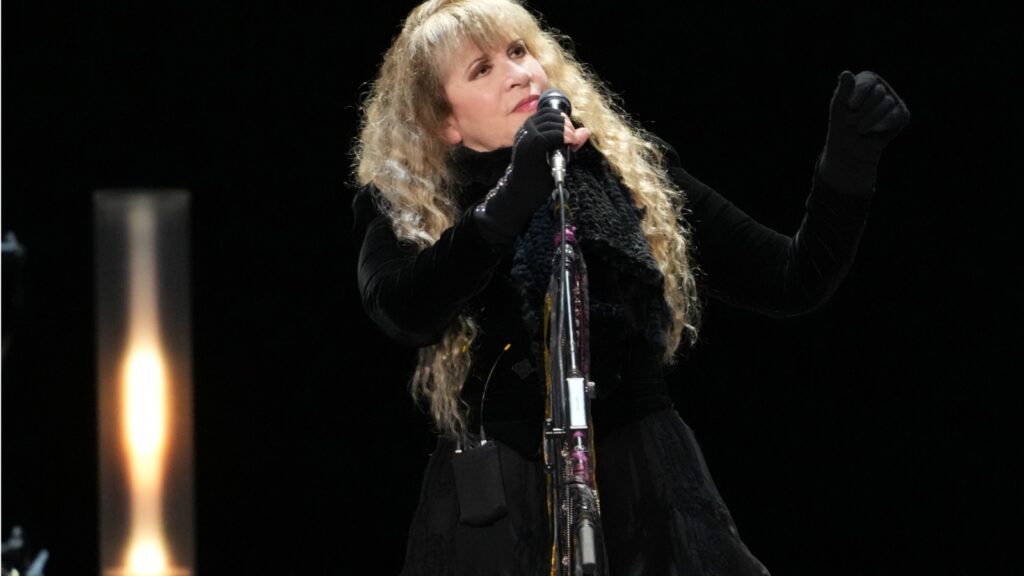 stevie-nicks-on-maui-wildfires:-‘this-island-…-defines-fleetwood-mac-and-me’