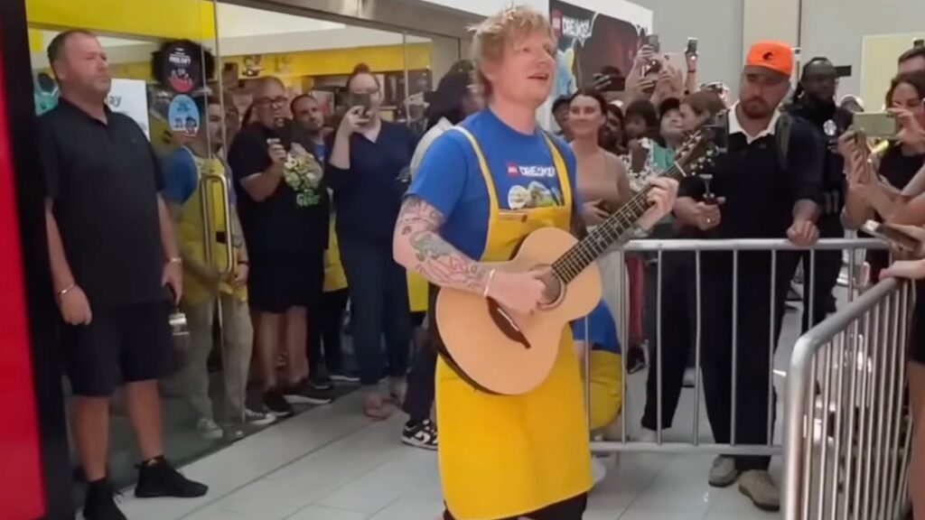 ed-sheeran-played-‘lego-house’-outside-a-lego-store
