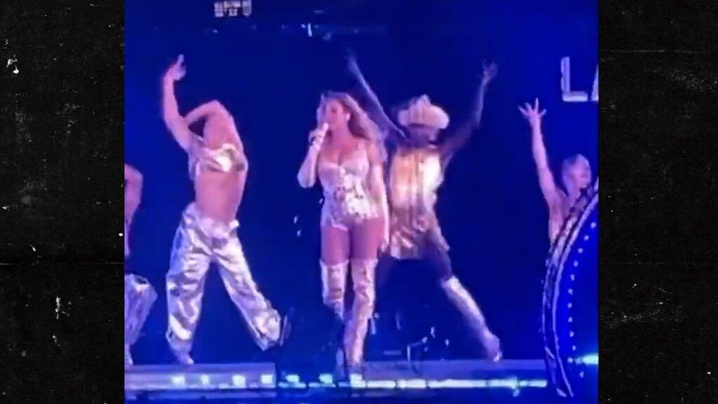 beyonce-shouts-‘i-love-you-lizzo’-after-previously-cutting-name-from-song