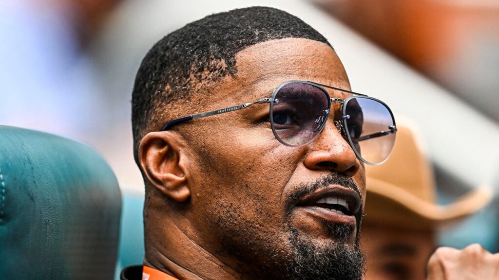 jamie-foxx-says-he’s-beginning-to-feel-like-himself-again-after-health-scare
