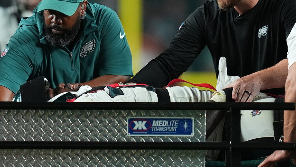 two-philadelphia-eagles-players-stretchered-off-field-after-suffering-scary-injuries
