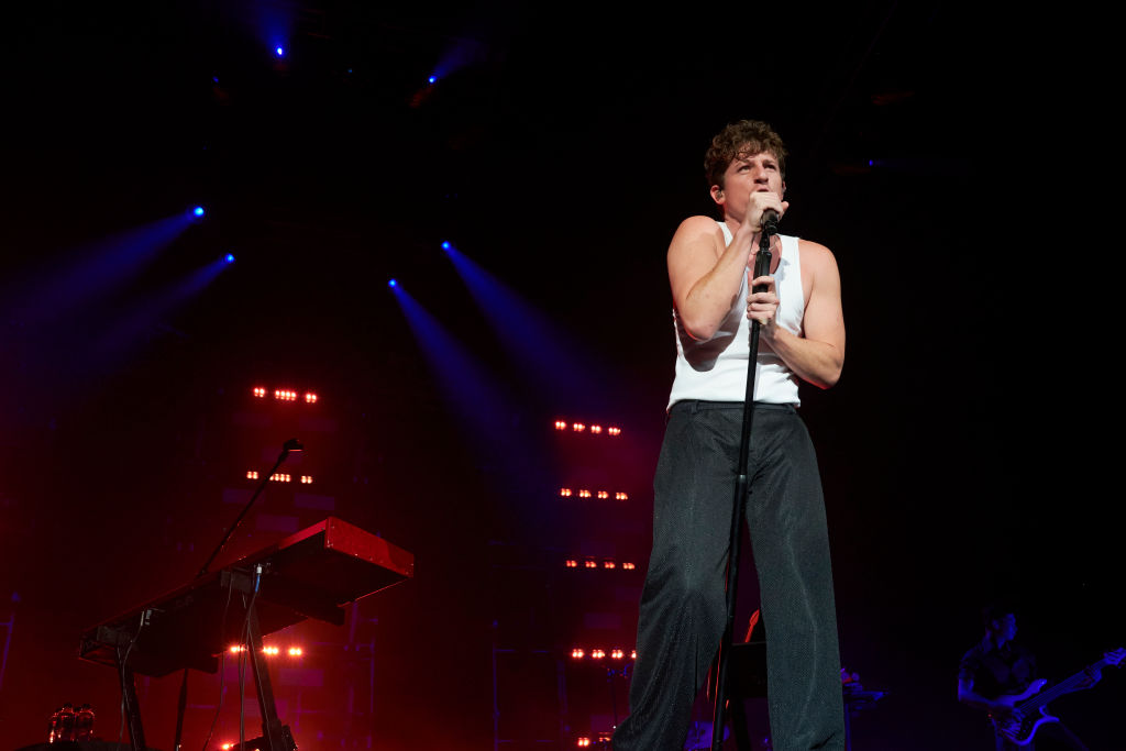 charlie-puth-wants-his-neck-kissed-on-sultry-new-single-‘lipstick’