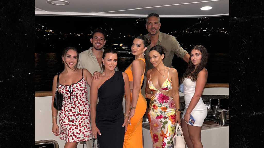 kyle-richards,-mauricio-umansky-spend-family-vacation-together-amid-split