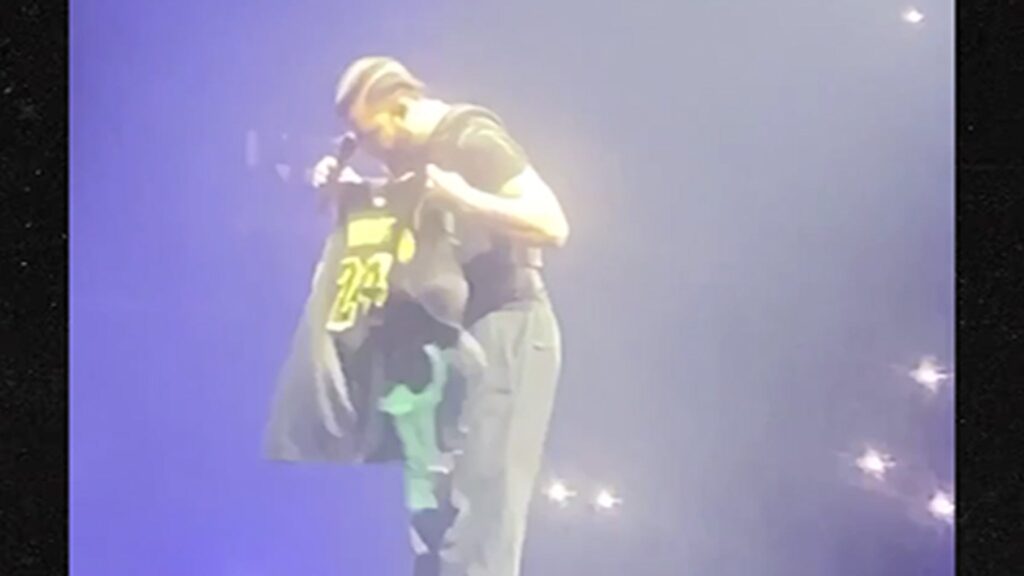 drake-shouts-out-kobe-bryant-during-concert-in-los-angeles