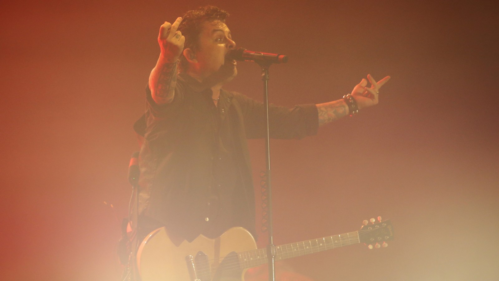 green-day-selling-donald-trump-mugshot-‘ultimate-nimrod’-shirt-for-charity