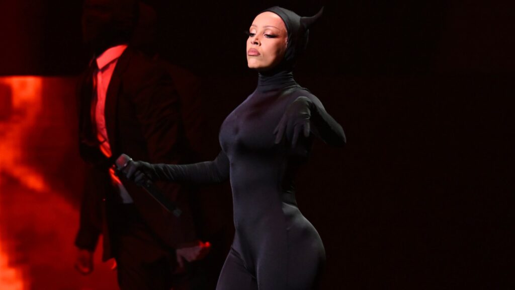 doja-cat-is-finally-ready-to-release-her-new-album-‘scarlet’