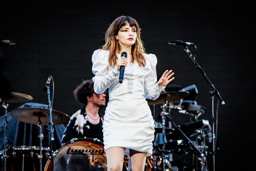 chvrches’-lauren-mayberry-debuts-first-solo-single-‘are-you-awake?’