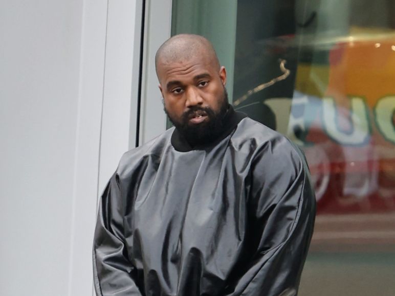 venetian-water-taxi-company-bans-kanye-west-for-nsfw-behavior-on-boat