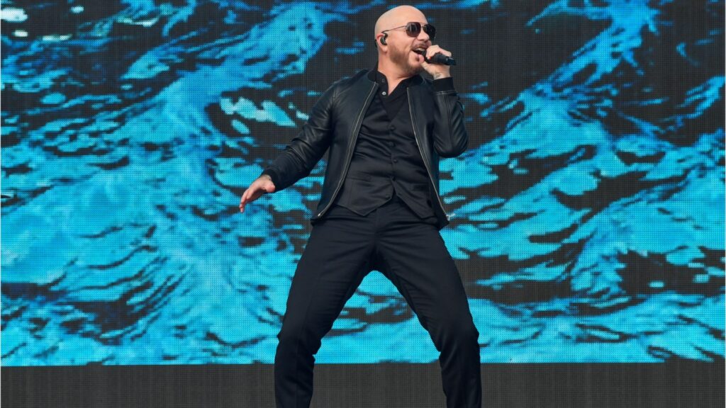 no,-pitbull-does-not-have-21-kids-(despite-what-you’ve-seen-on-tiktok)