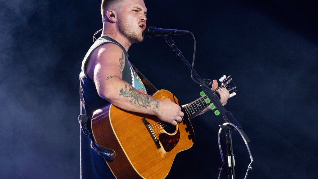 zach-bryan-apologizes-after-arrest,-says-he-got-‘too-lippy’-with-cop:-‘i-was-just-an-idiot’