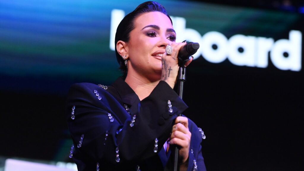 watch-demi-lovato-perform-heart’s-‘what-about-love?’-for-‘the-masked-singer’-kickoff