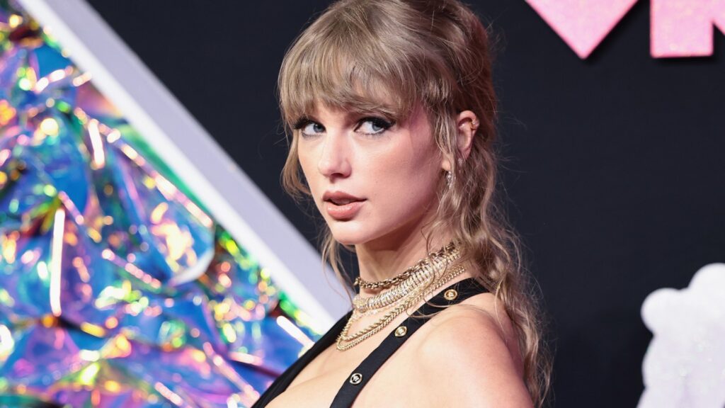 swifties-swiftly-solve-puzzles-to-uncover-‘1989’-vault-track-titles