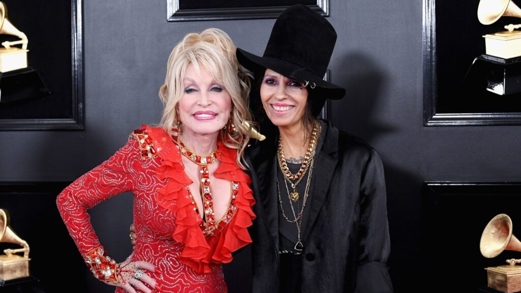 dolly-parton-and-linda-perry-climb-that-great-big-hill-of-hope-in-4-non-blondes’-‘what’s-up?’-cover