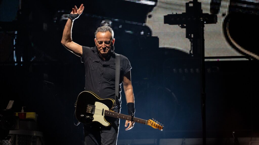 new-jersey-celebrates-first-ever-‘bruce-springsteen-day’-to-mark-his-74th-birthday