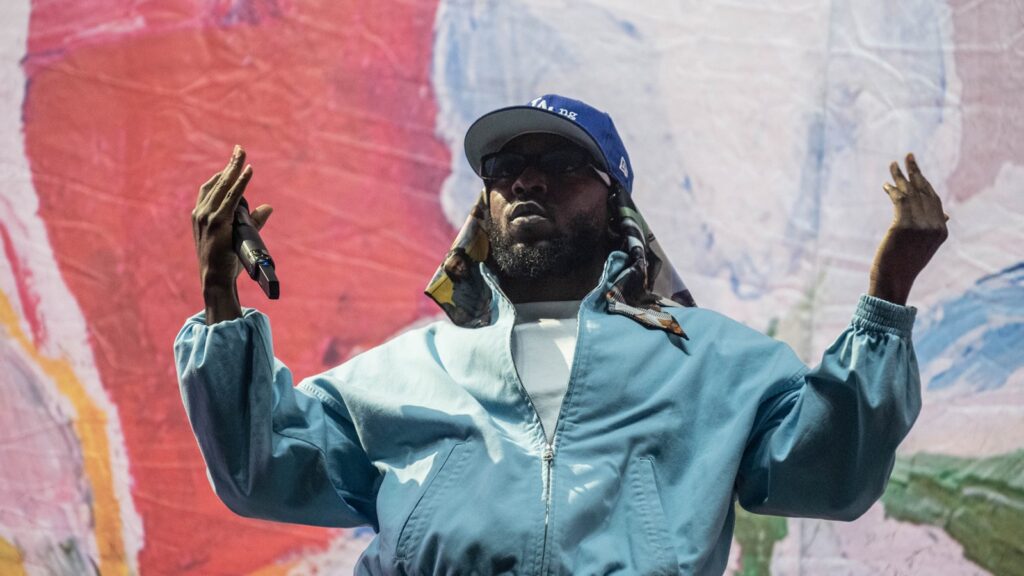 kendrick-lamar-brings-on-the-hits,-omar-apollo-sparkles-at-life-is-beautiful-day-two