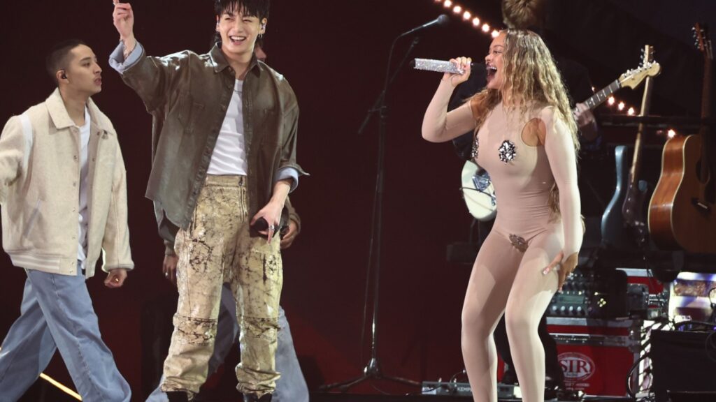 watch-bts’-jung-kook-perform-‘seven’-with-latto-at-global-citizen-2023