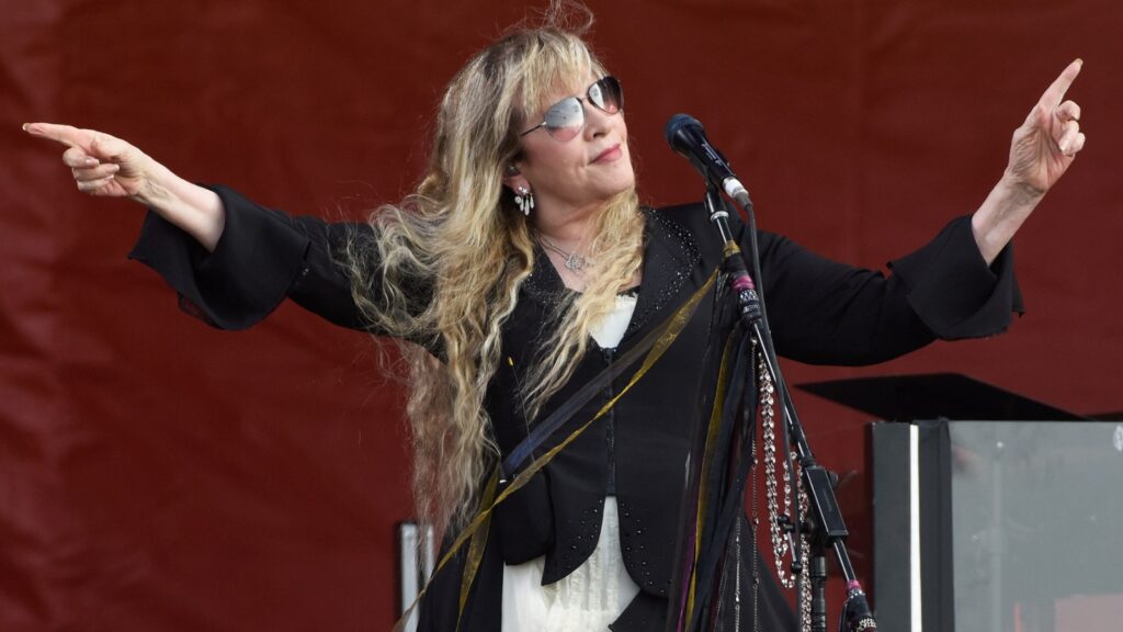stevie-nicks-announces-2024-north-american-headlining-tour