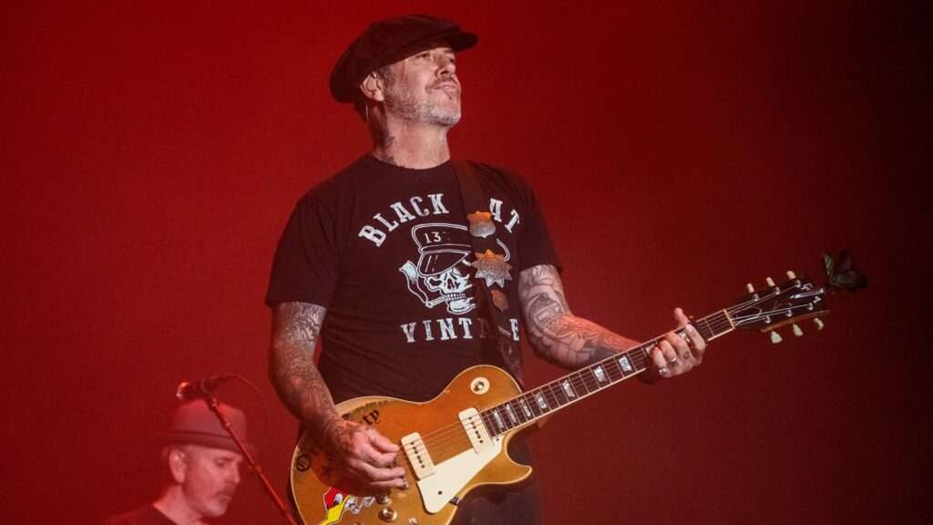 social-distortion’s-mike-ness-gives-hopeful-cancer-update:-‘i’m-ready-for-the-fight’