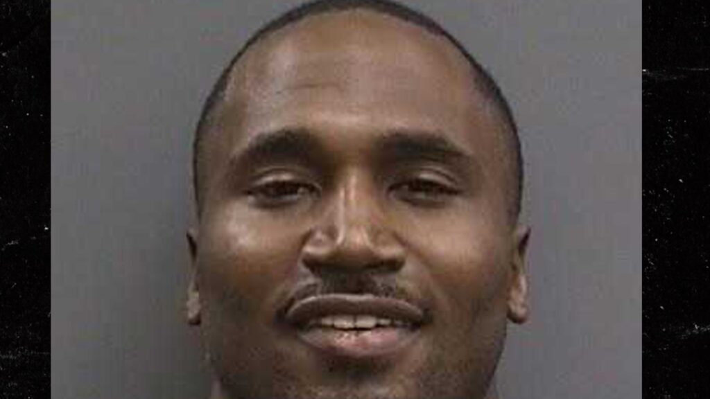 nfl’s-dion-lewis-threatened-to-spit-in-cop’s-face-before-arrest,-police-say