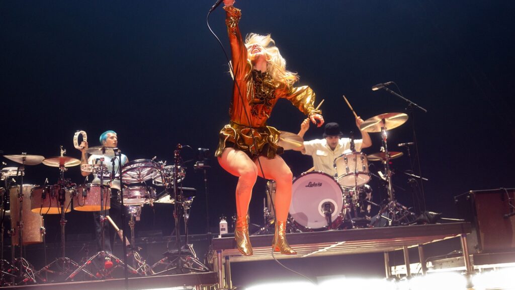 paramore-revisit-‘this-is-why’-with-new-album-that’s-‘almost-a-remix’