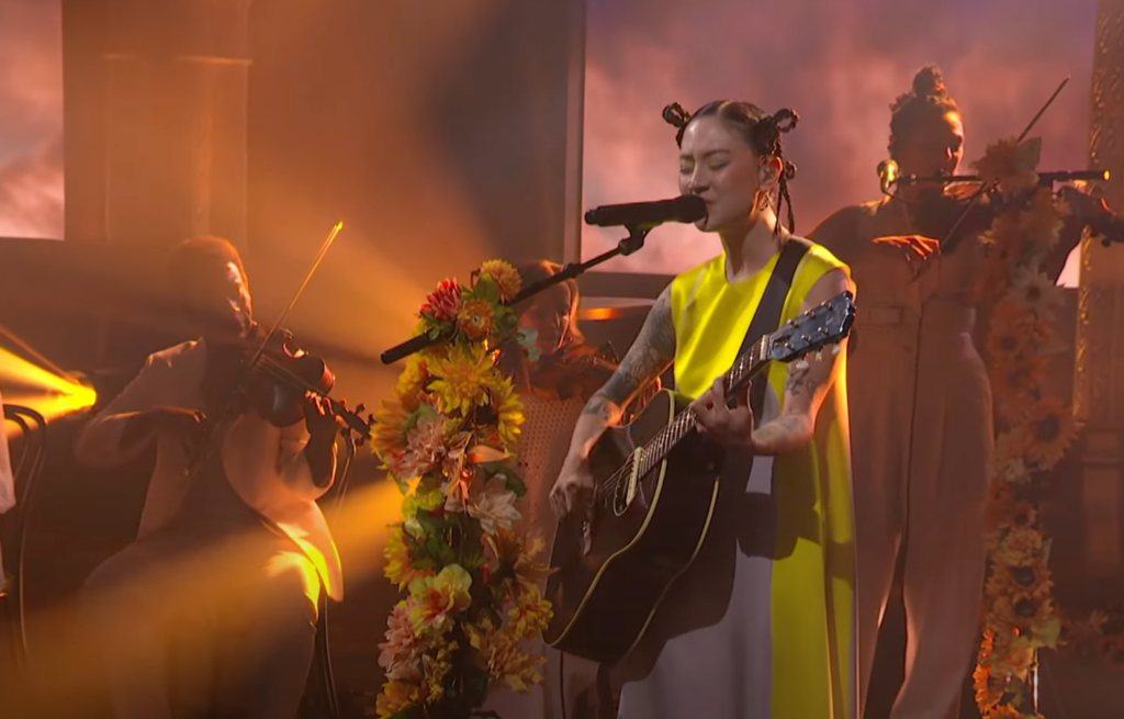 watch-japanese-breakfast-showcase-reflective-album-cut-‘kokomo,-in’-on-‘colbert’