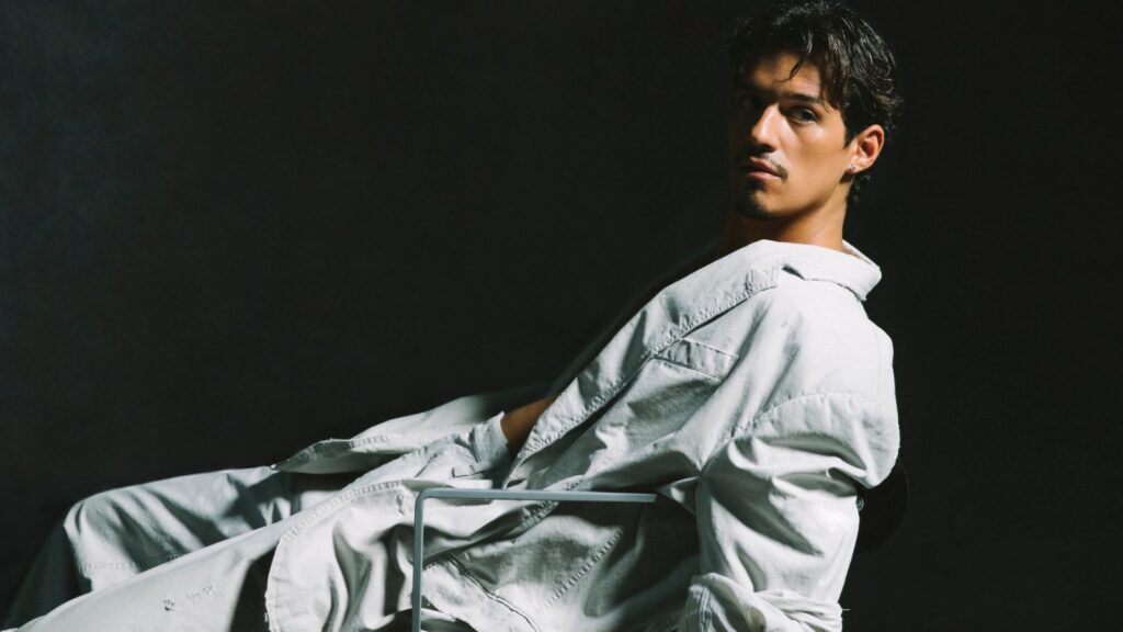 omar-apollo-lets-go-of-the-old-on-new-ep-‘live-for-me’