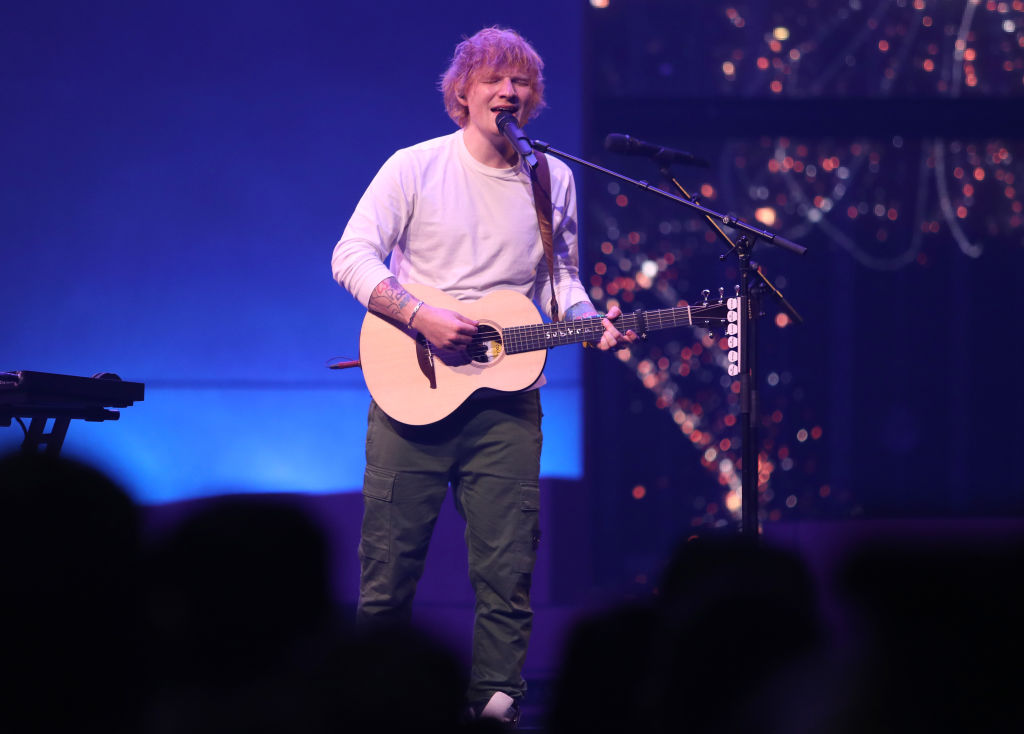 watch-ed-sheeran-join-british-group-busted-onstage-in-london-to-perform-‘who’s-david’
