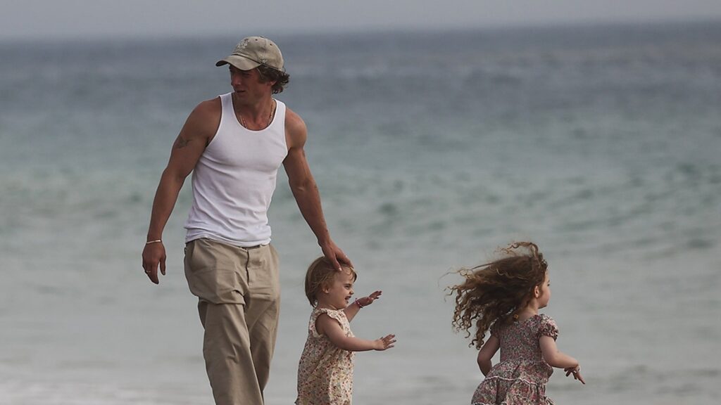 jeremy-allen-white-enjoys-day-at-beach-with-kids-after-agreeing-to-alcohol-tests