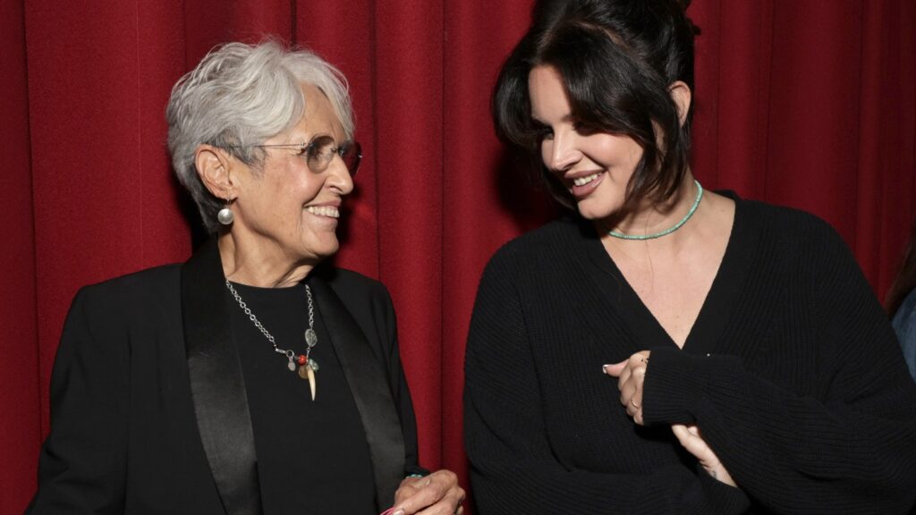 lana-del-rey-calls-joan-baez-‘the-toughest-woman-i-have-ever-met’-at-doc-screening