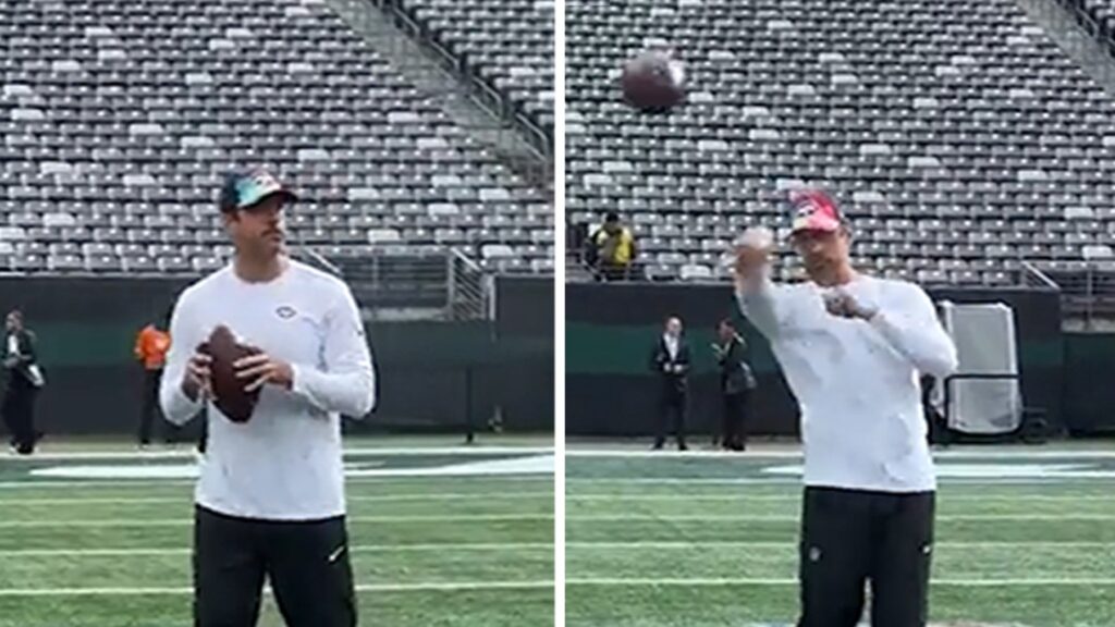aaron-rodgers-bounces-around,-throws-passes-before-jets-game