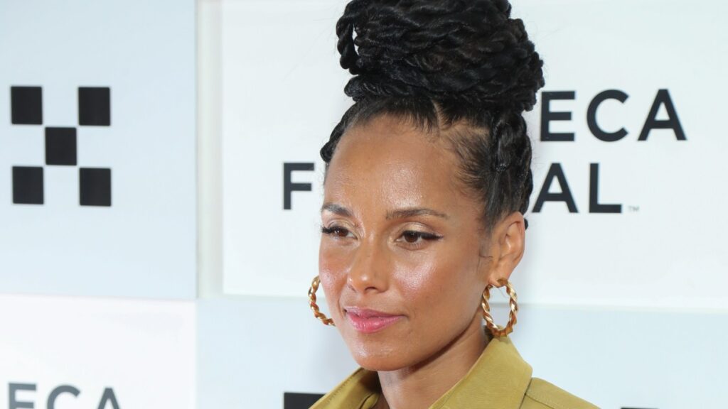 no,-alicia-keys-is-not-invoking-the-israel-hamas-war-with-deleted-‘paragliding’-post