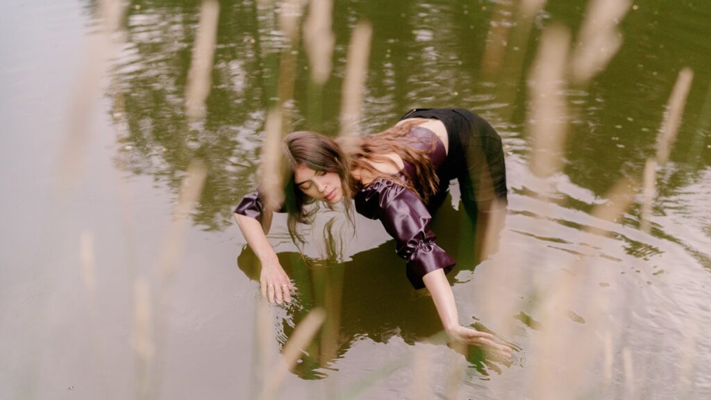 julie-byrne-announces-new-ep,-covers-jackson-browne