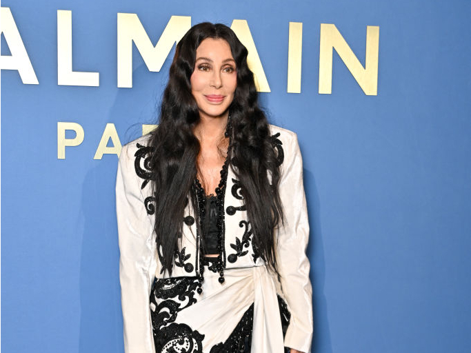 cher-confirms-she-‘will-leave’-the-country-if-donald-trump-is-re-elected