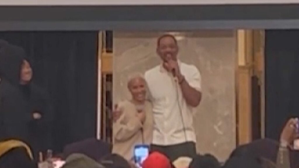 will-smith-hugs-jada-onstage,-vows-to-‘support-her-for-rest-of-my-life’