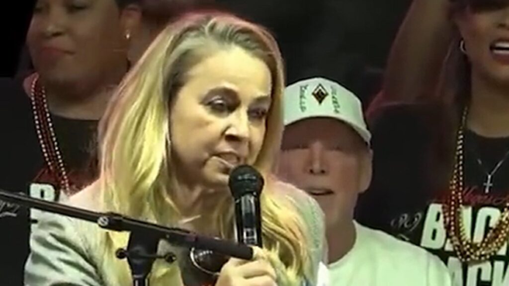 becky-hammon-says-she’s-an-‘old-ass-bitch’-during-aces’-championship-celebration