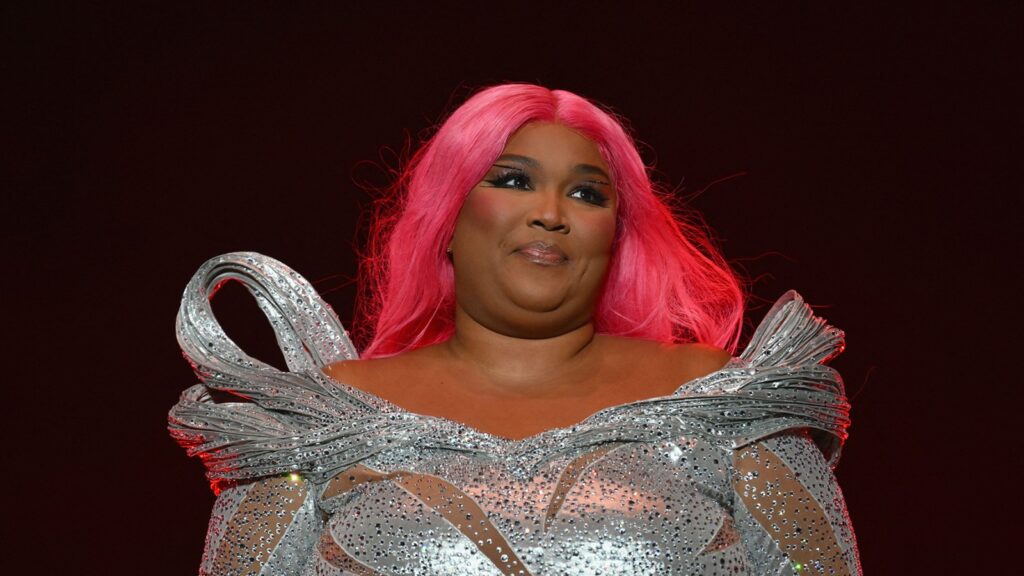 lizzo-asks-court-to-dismiss-ex-dancers’-sexual-harassment lawsuit-as-18-staffers-back-her