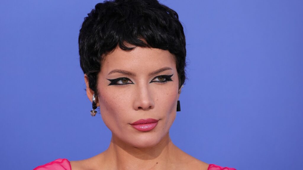 halsey-drops-out-of-danny-elfman’s-‘nightmare-before-christmas’-concerts