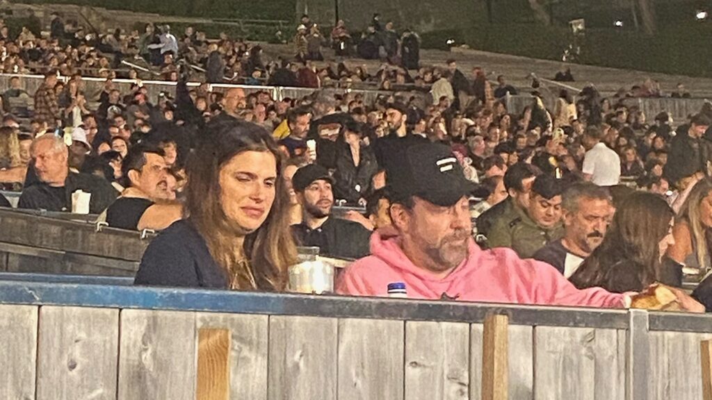 jason-sudeikis-and-lake-bell-spotted-together-at-guns-n’-roses-concert