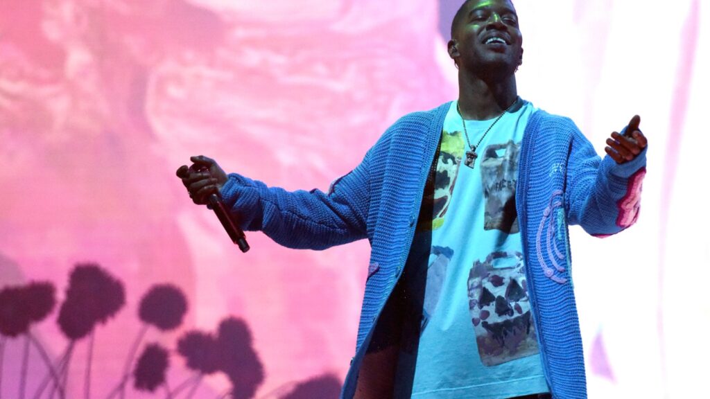 kid-cudi-pulls-up-‘at-the-party’-with-pharrell,-travis-scott