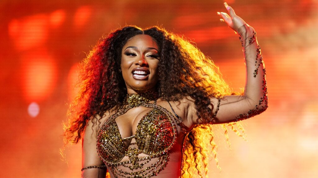 megan-thee-stallion-brings-her-venomous-bite-to-scorching-new-single-‘cobra’