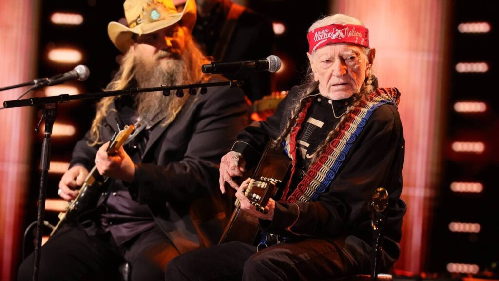 willie-nelson-enters-the-rock-hall-with-help-from-chris-stapleton,-dave-matthews