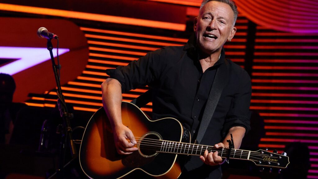 watch-bruce-springsteen-perform-live-for-first-time-since-tour-postponement