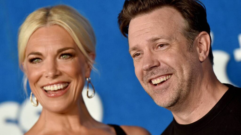 jason-sudeikis-belts-out-‘shallow’-with-‘ted-lasso’-co-star-hannah-waddingham