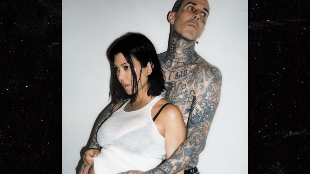 kourtney-kardashian-rings-in-travis’-birthday-with-sexy-snaps